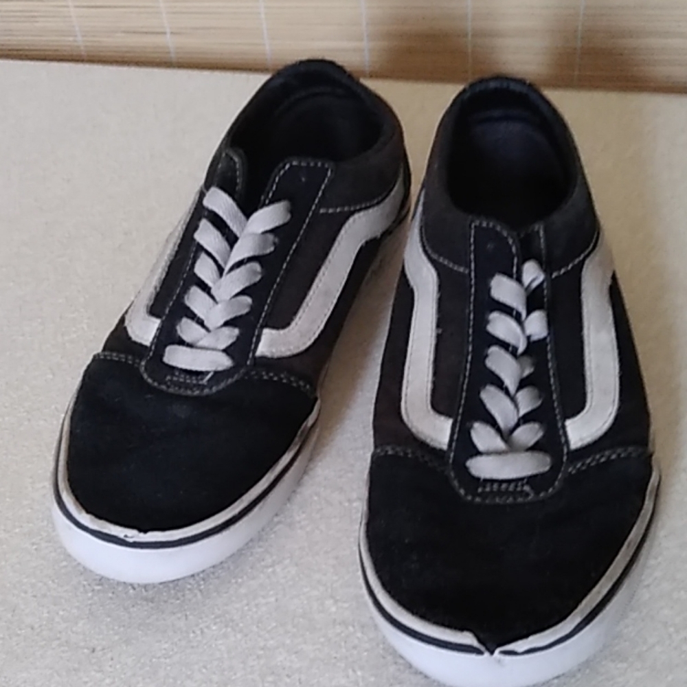 Well worn Vans Black, size 7 mens